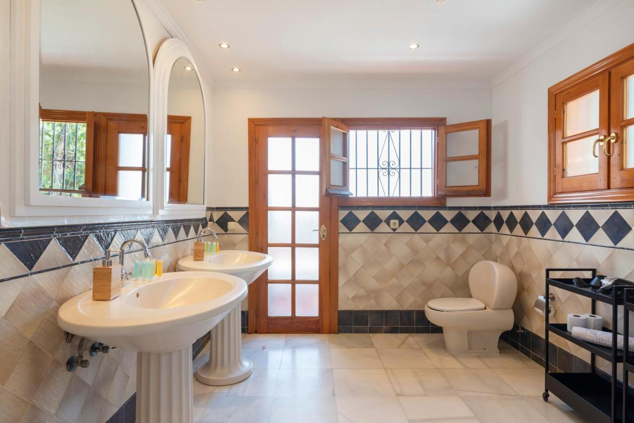 Willa Giovanni - Center - Heated Pool